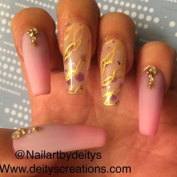Pink/Purple with Nude and Gold detail presson nail pPN49 - Picture 3 of 6